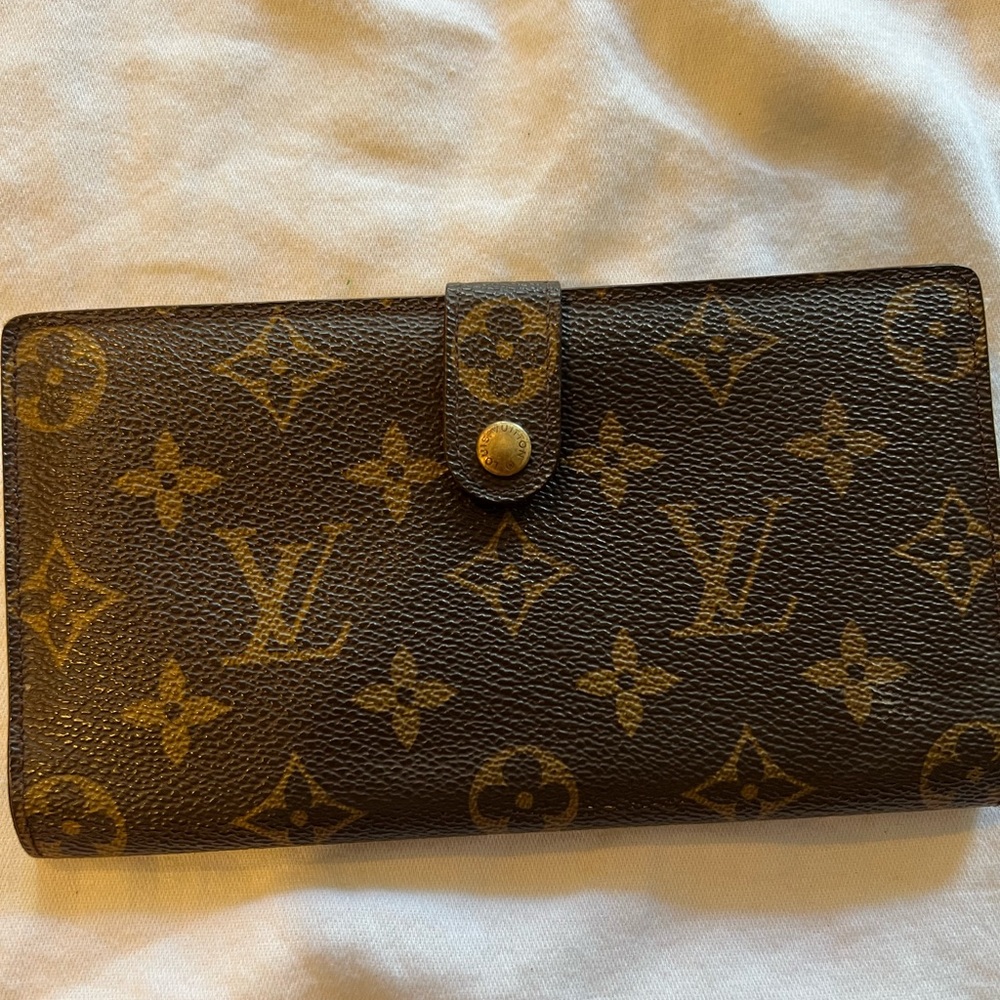 Luis Vuitton Authentic Long Vintage Kiss-lock Bifold Wallet